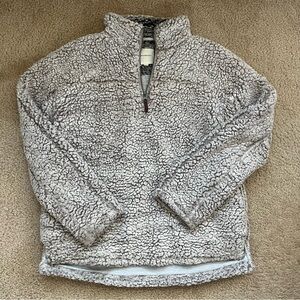 Thread and supply quarter zip Sherpa. Soft cotton lining in inside. Size small.